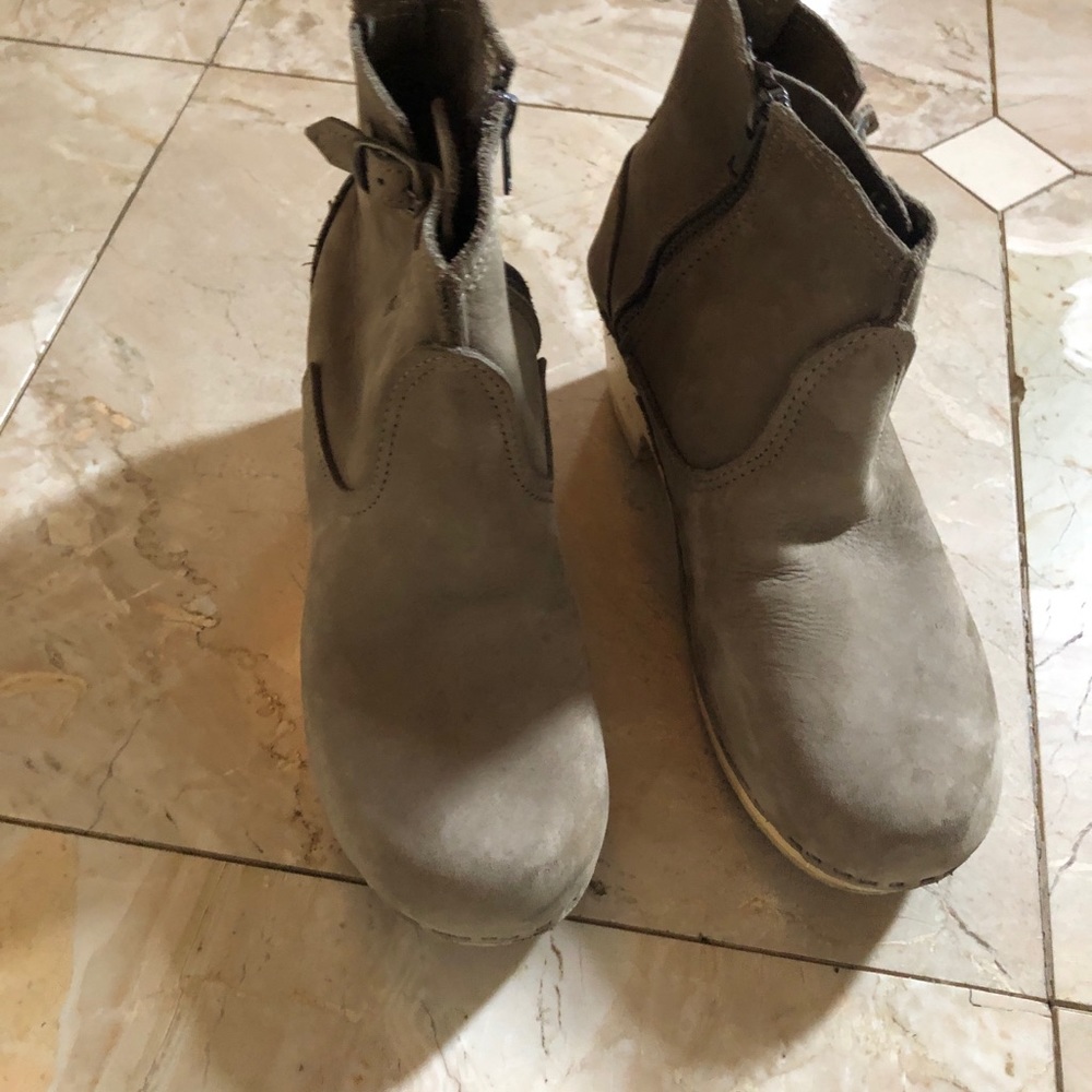 No 6 buckle boot